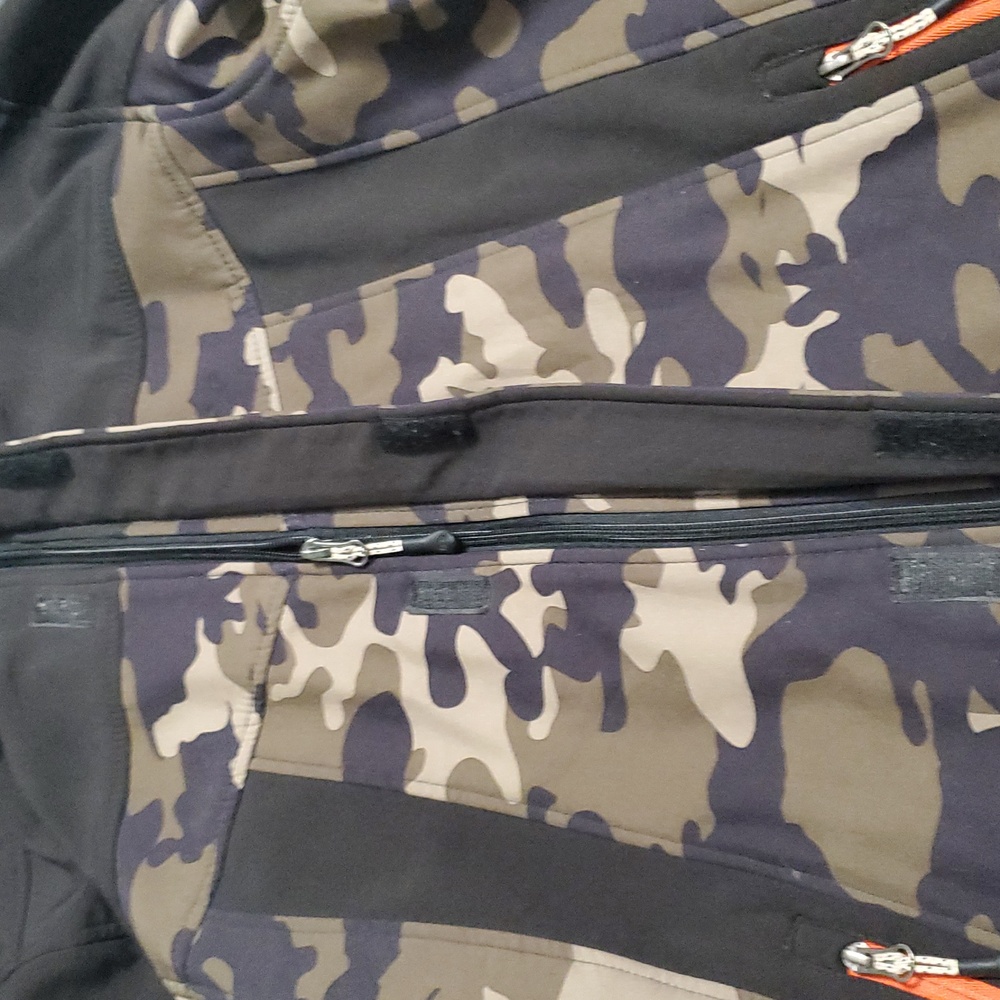 Magellan Outdoors Black and Camouflage Field Jacket - Picture 5 of 11